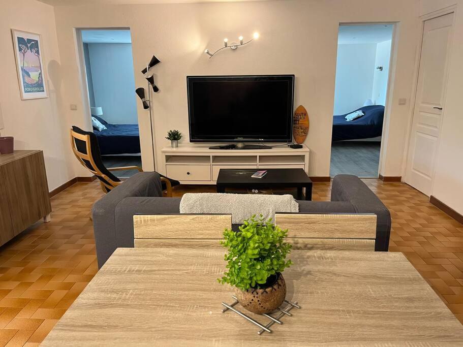 Bas De Villa 70M2 Independant Avec Espace Jacuzzi Prive ル・ラヴァンドゥー エクステリア 写真